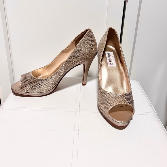 Bright Gold Peep Toe Heels Size 7.5 - Picture 1 of 8